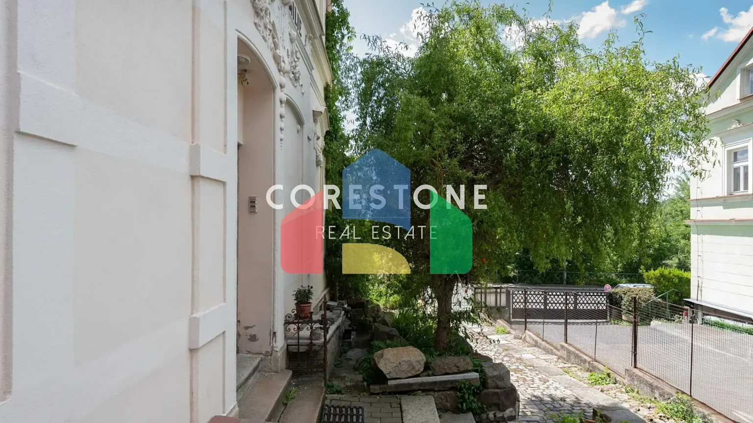 На продажу виллы 701 m², земельный участок 732 m²