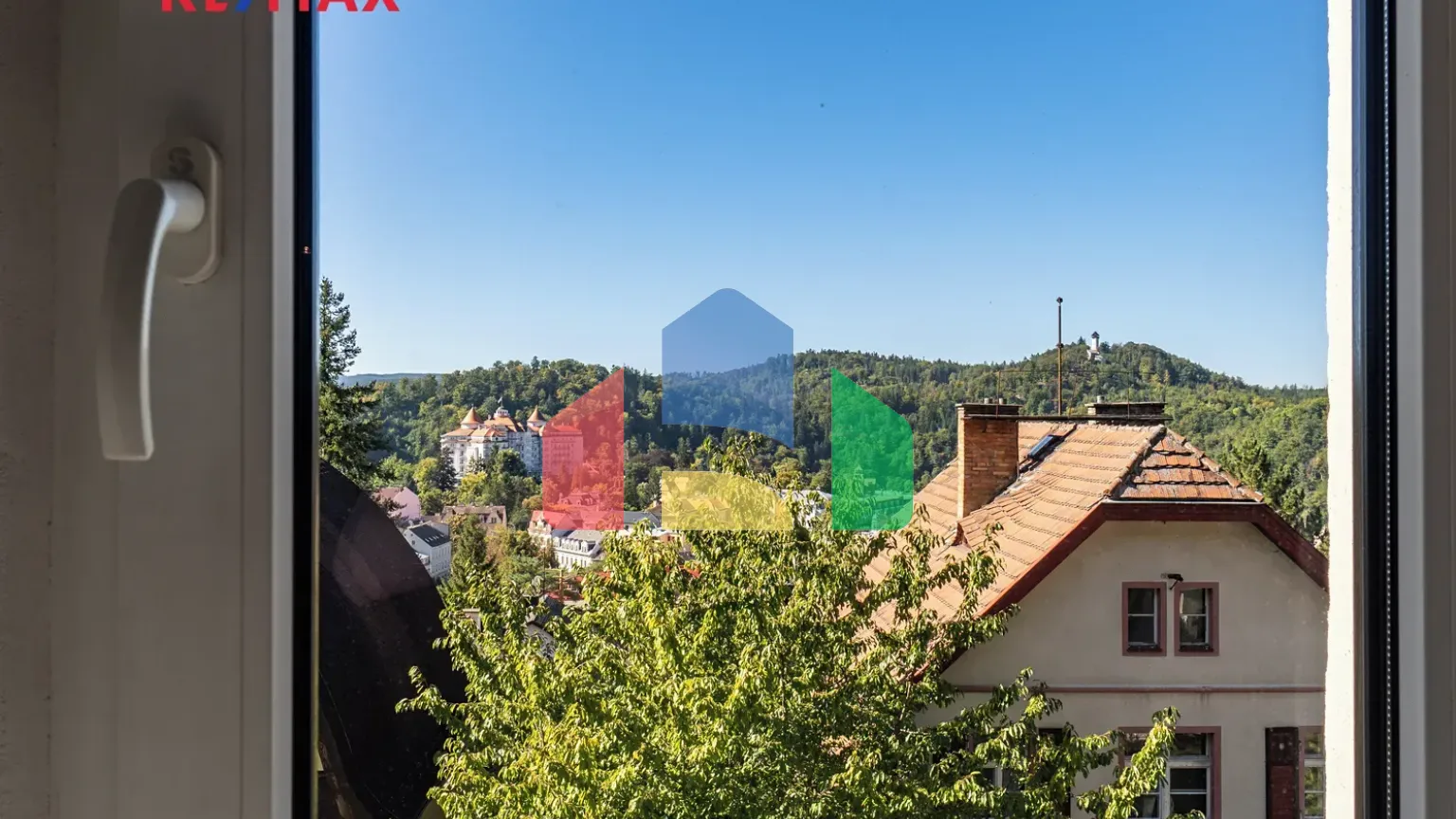 На продажу виллы 320 m², земельный участок 1286 m²