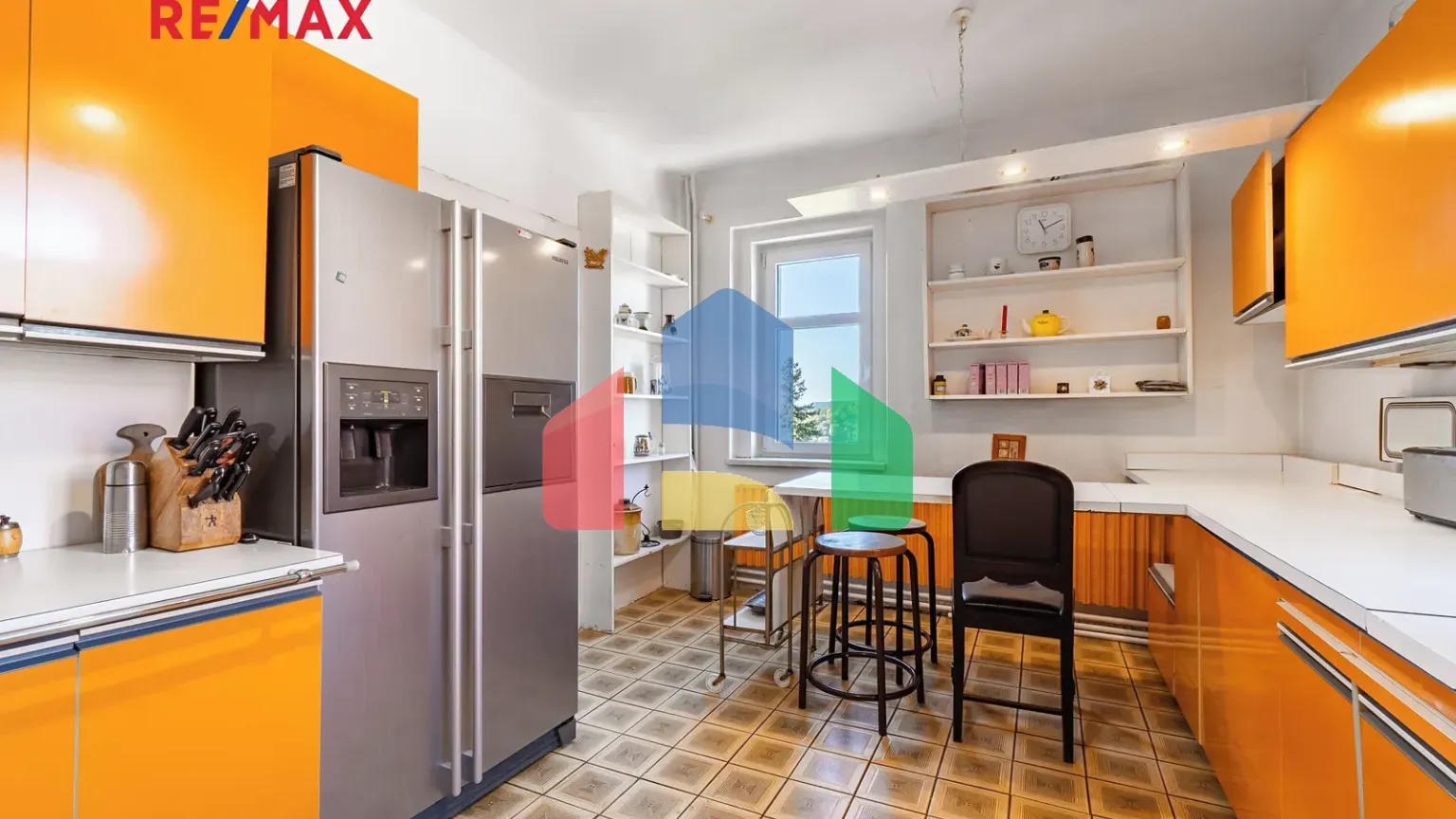 На продажу виллы 320 m², земельный участок 1286 m²