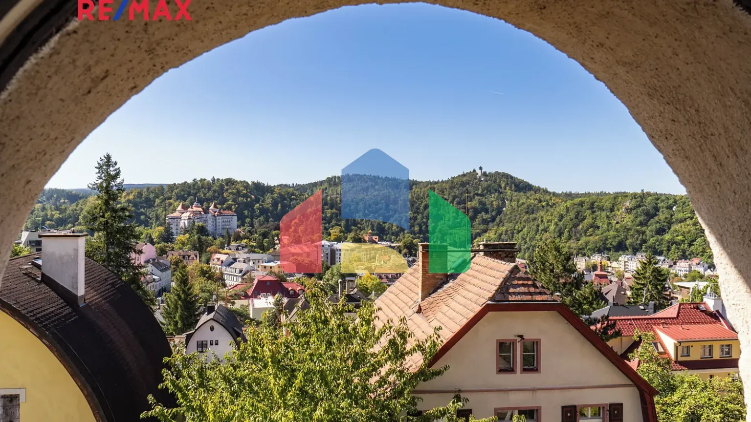 На продажу виллы 320 m², земельный участок 1286 m²