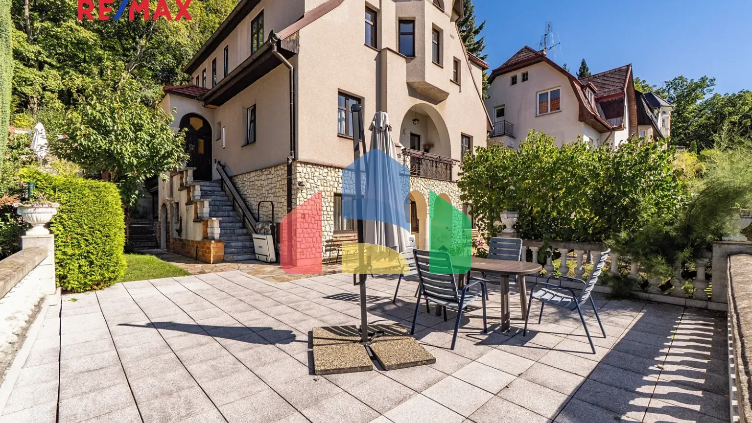 На продажу виллы 320 m², земельный участок 1286 m²