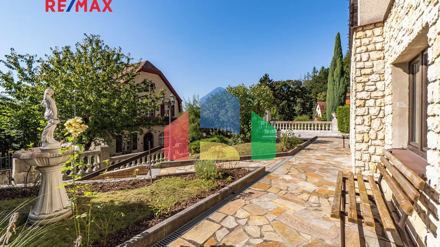 На продажу виллы 320 m², земельный участок 1286 m²