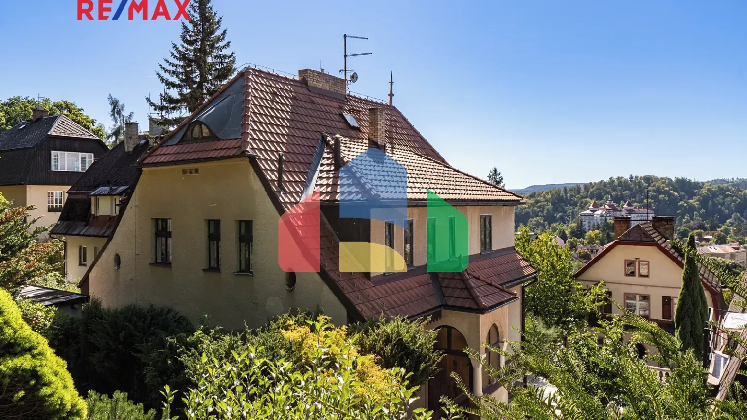 На продажу виллы 320 m², земельный участок 1286 m²