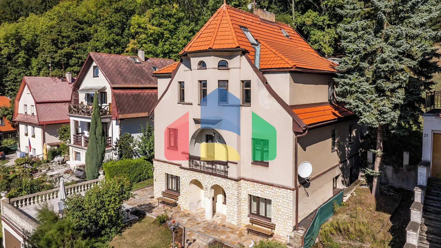 На продажу виллы 320 m², земельный участок 1286 m²