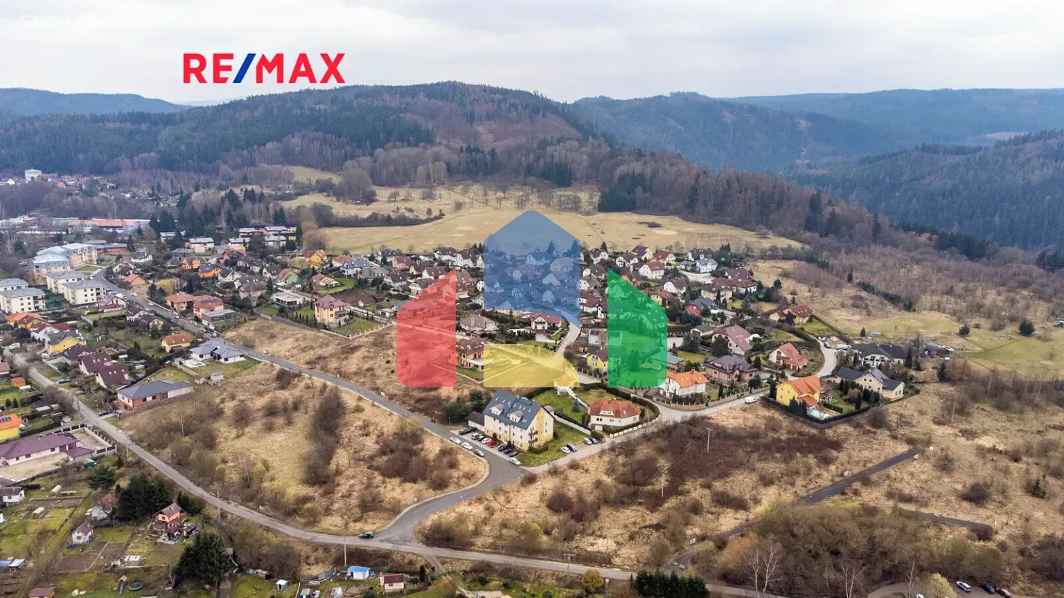 На продажу участки под строительство 822 m²