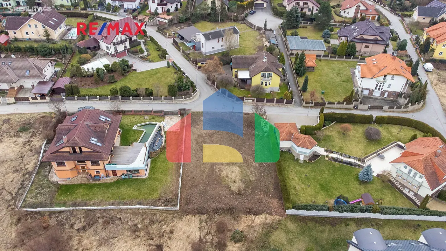 На продажу участки под строительство 822 m²