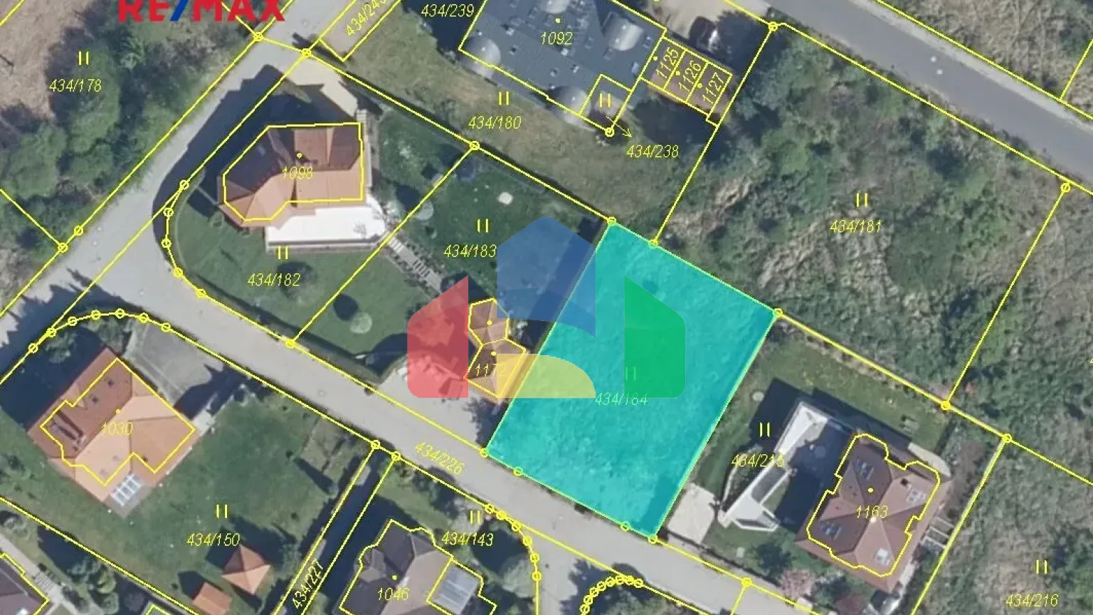 На продажу участки под строительство 822 m²