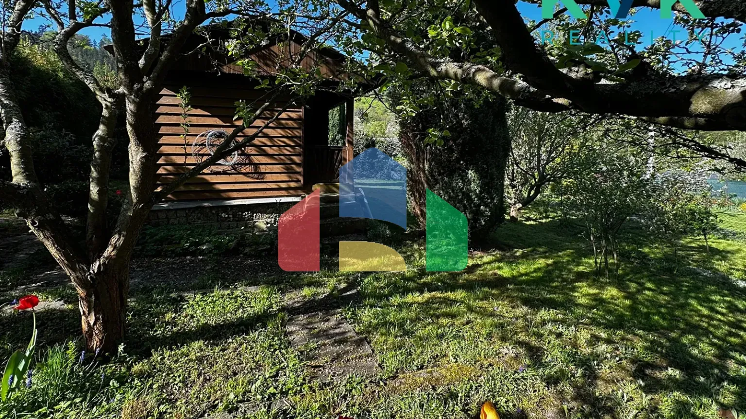 На продажу хижины 23 m², земельный участок 392 m²