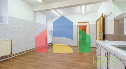 На продажу квартира не стандарт 120 m²