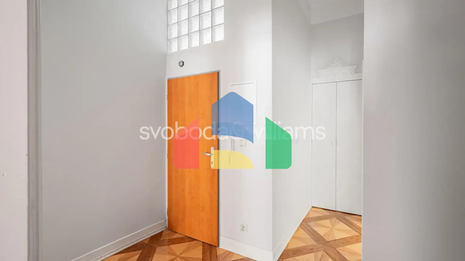 На продажу квартира 2-комн. студия 77 m²