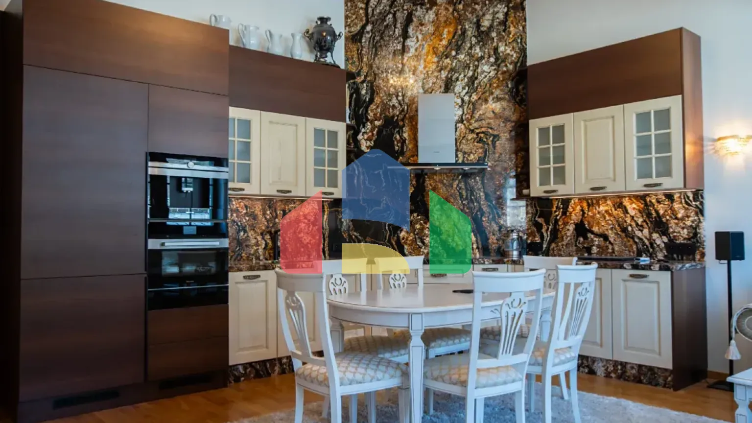 На продажу квартира 3-комн. студия 137 m²