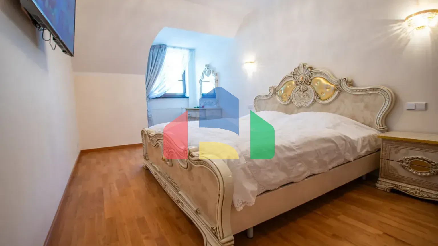 На продажу квартира 3-комн. студия 137 m²