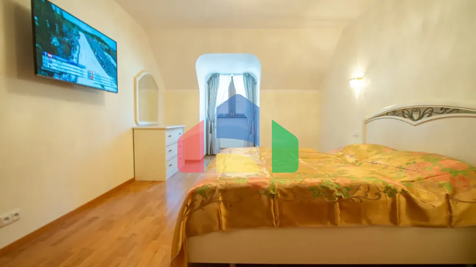 На продажу квартира 3-комн. студия 137 m²