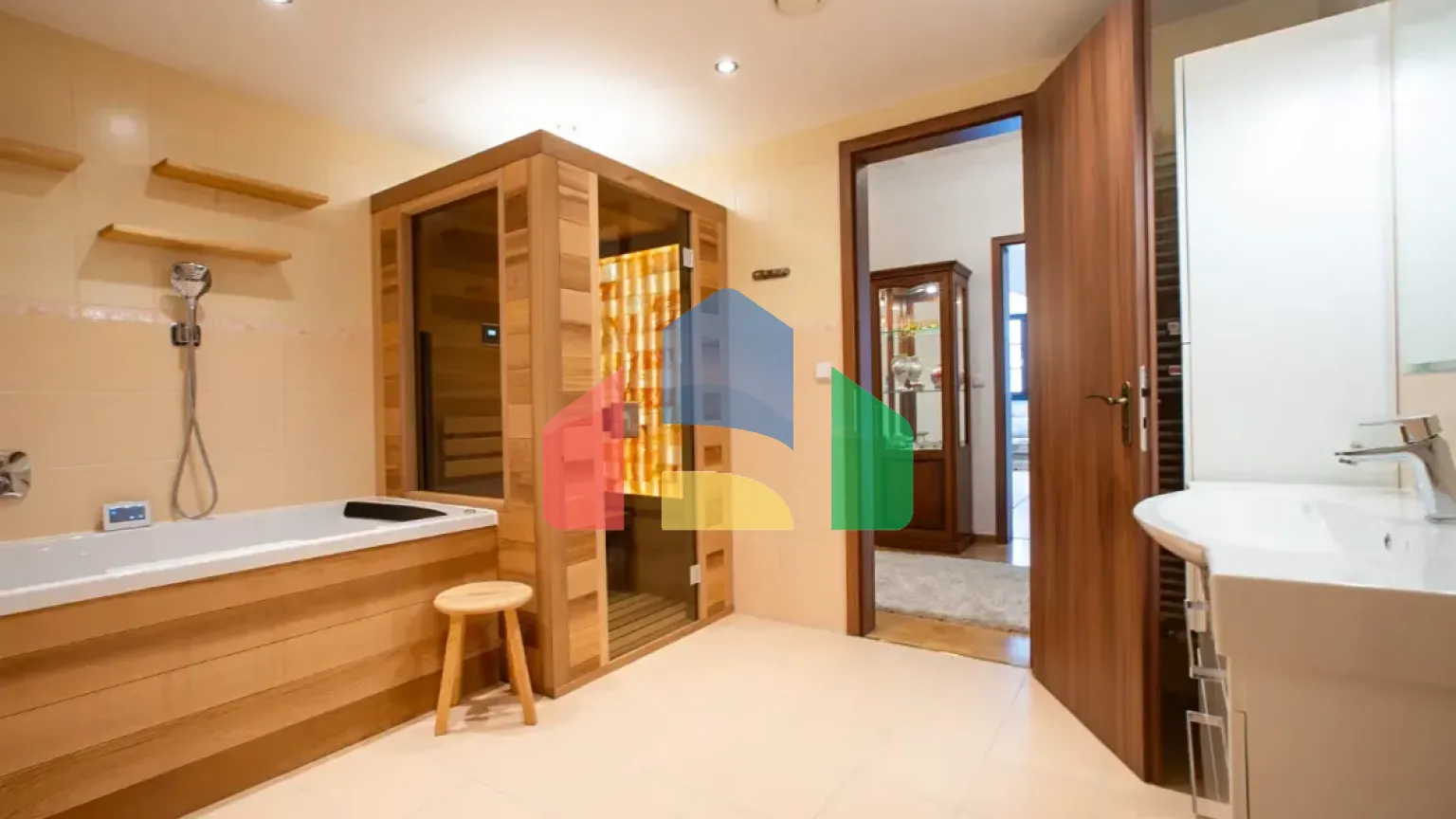 На продажу квартира 3-комн. студия 137 m²