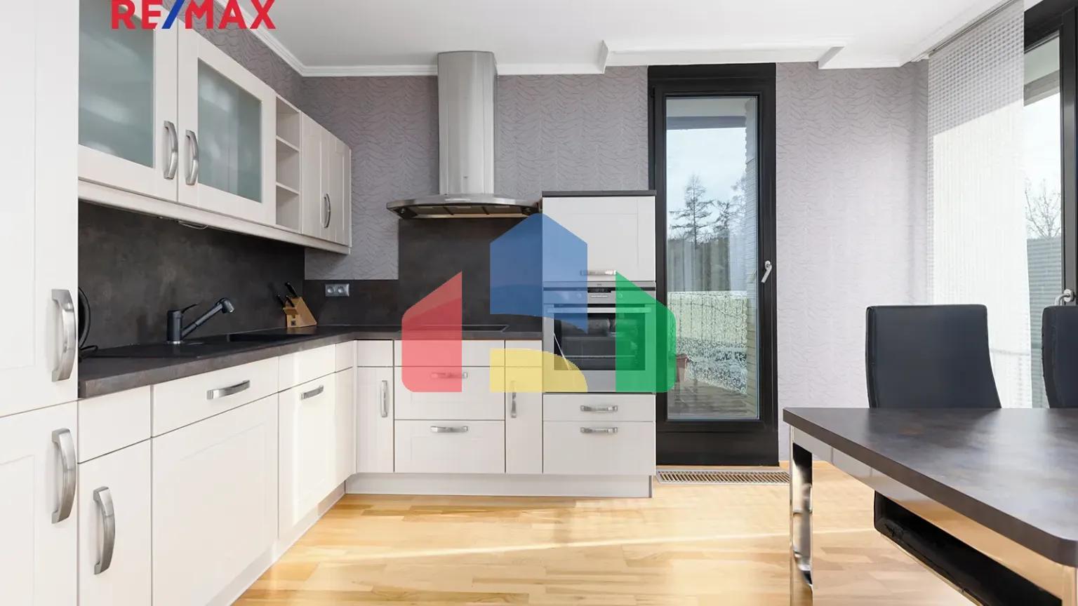 На продажу квартира 2-комн. студия 63 m²