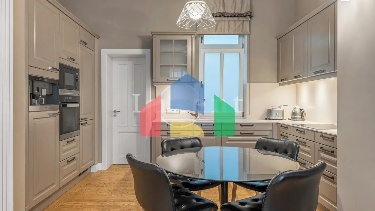 На продажу квартира 2-комн. студия 62 m²