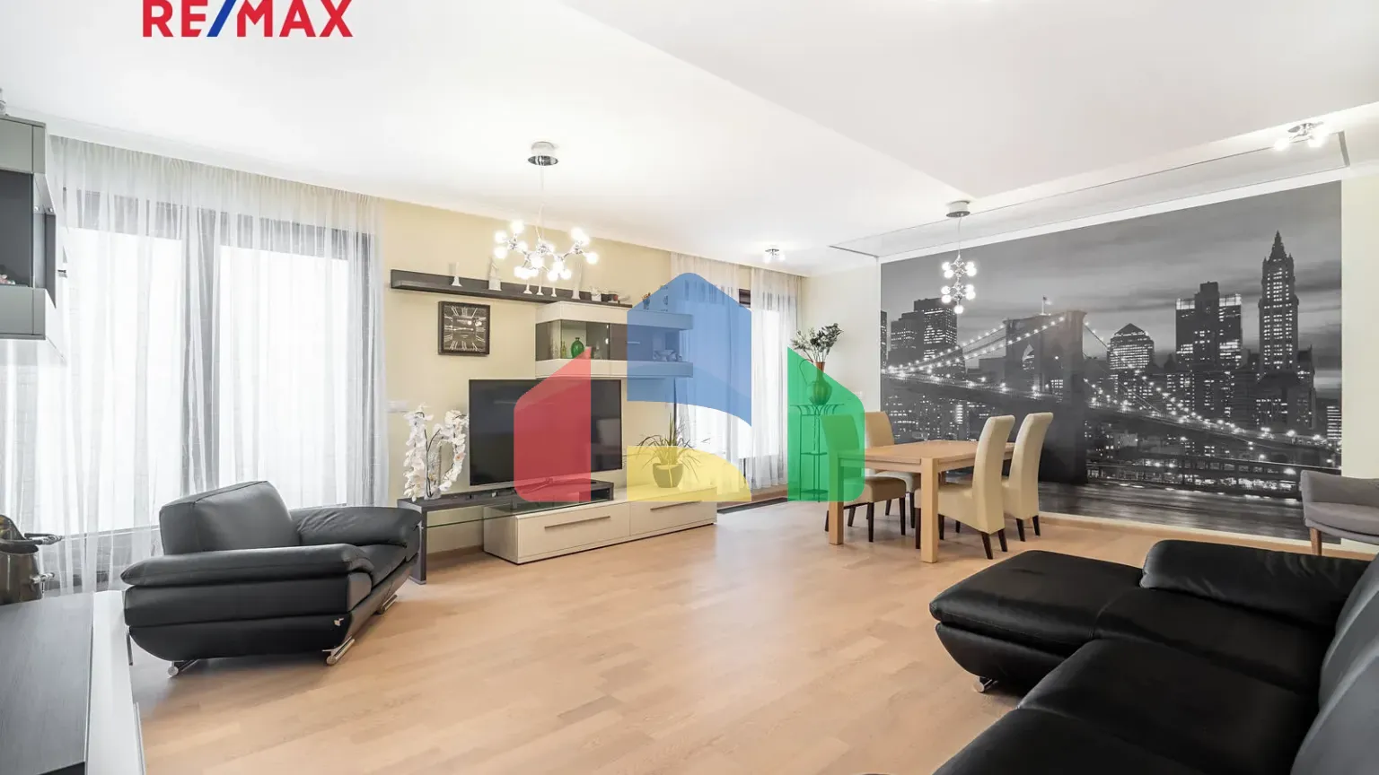 На продажу квартира 4-комн. студия 171 m²