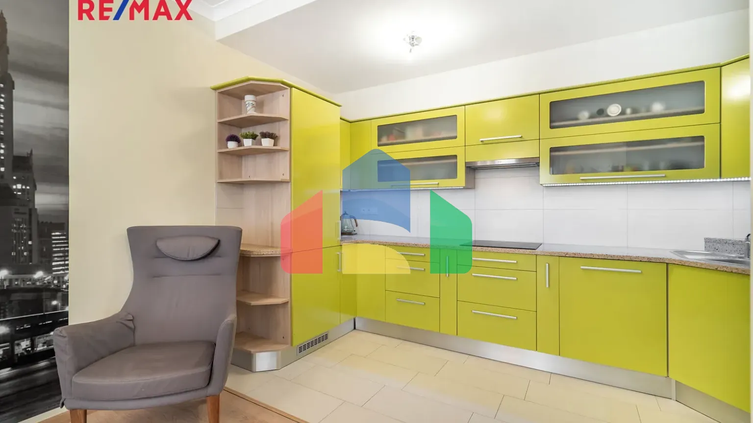 На продажу квартира 4-комн. студия 171 m²