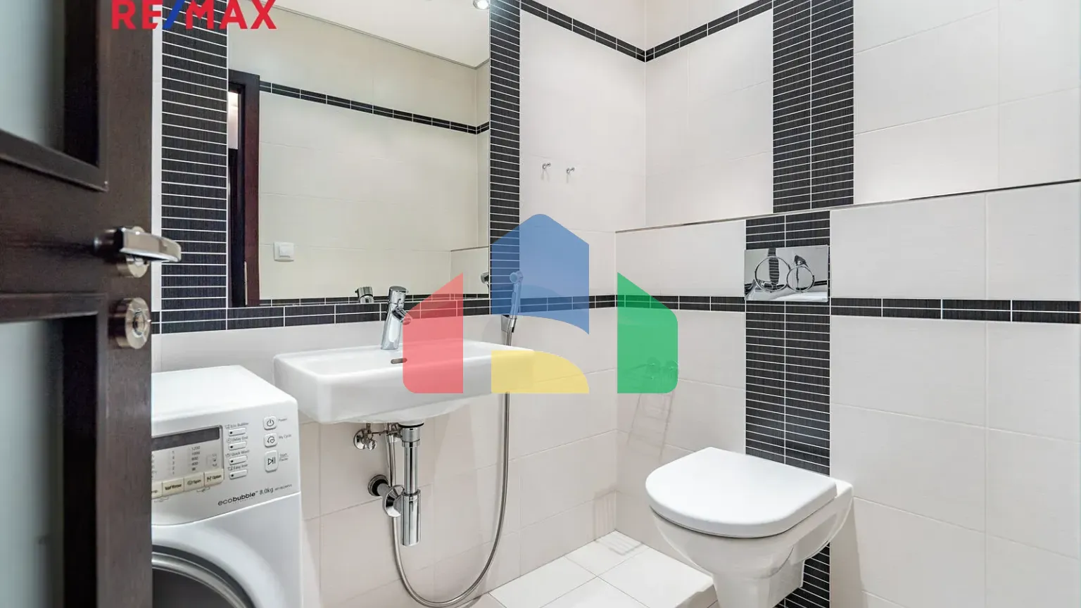 На продажу квартира 4-комн. студия 171 m²