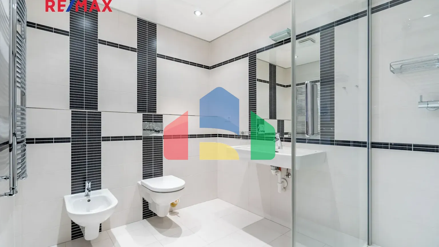 На продажу квартира 4-комн. студия 171 m²