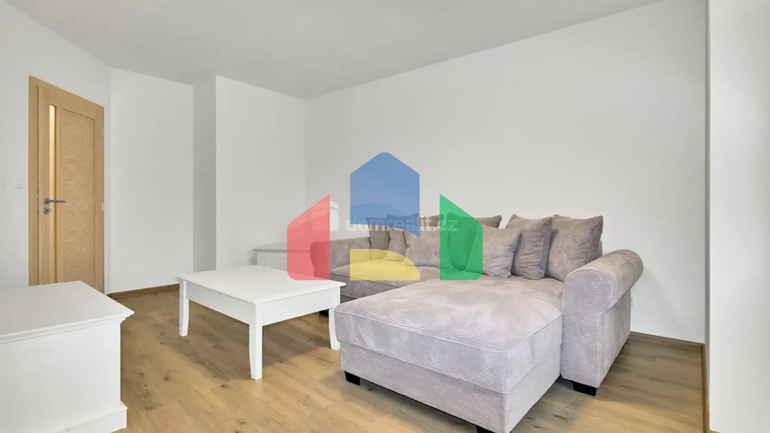 На продажу квартира 3-комн. студия 90 m²