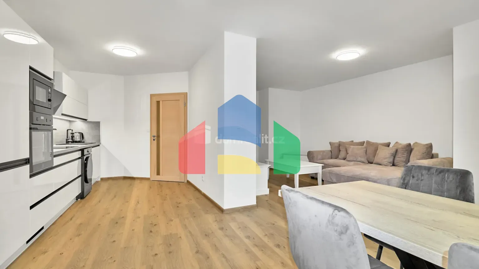 На продажу квартира 3-комн. студия 90 m²