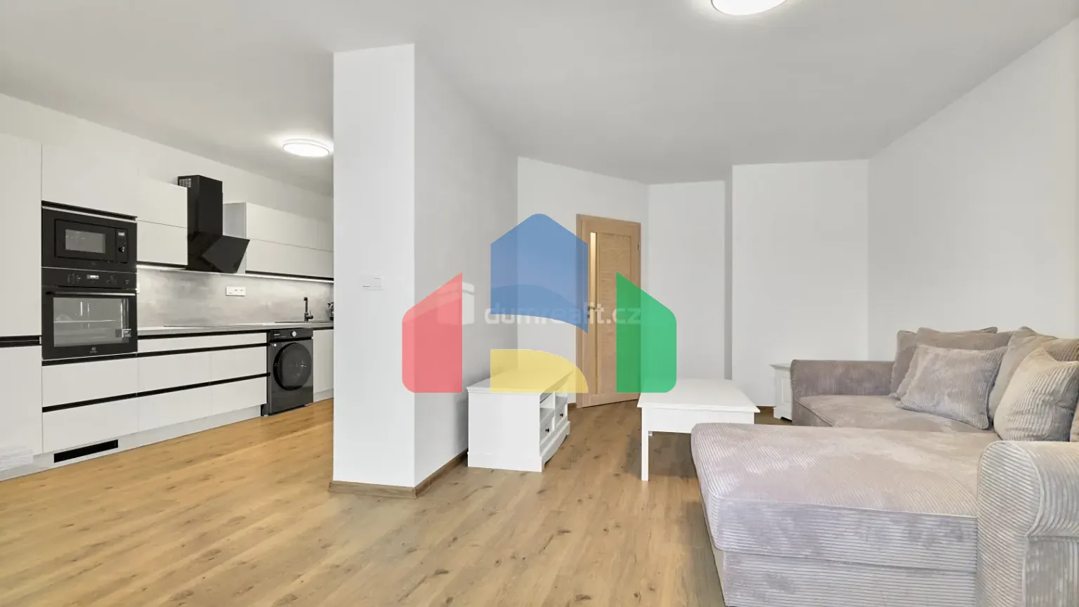 На продажу квартира 3-комн. студия 90 m²