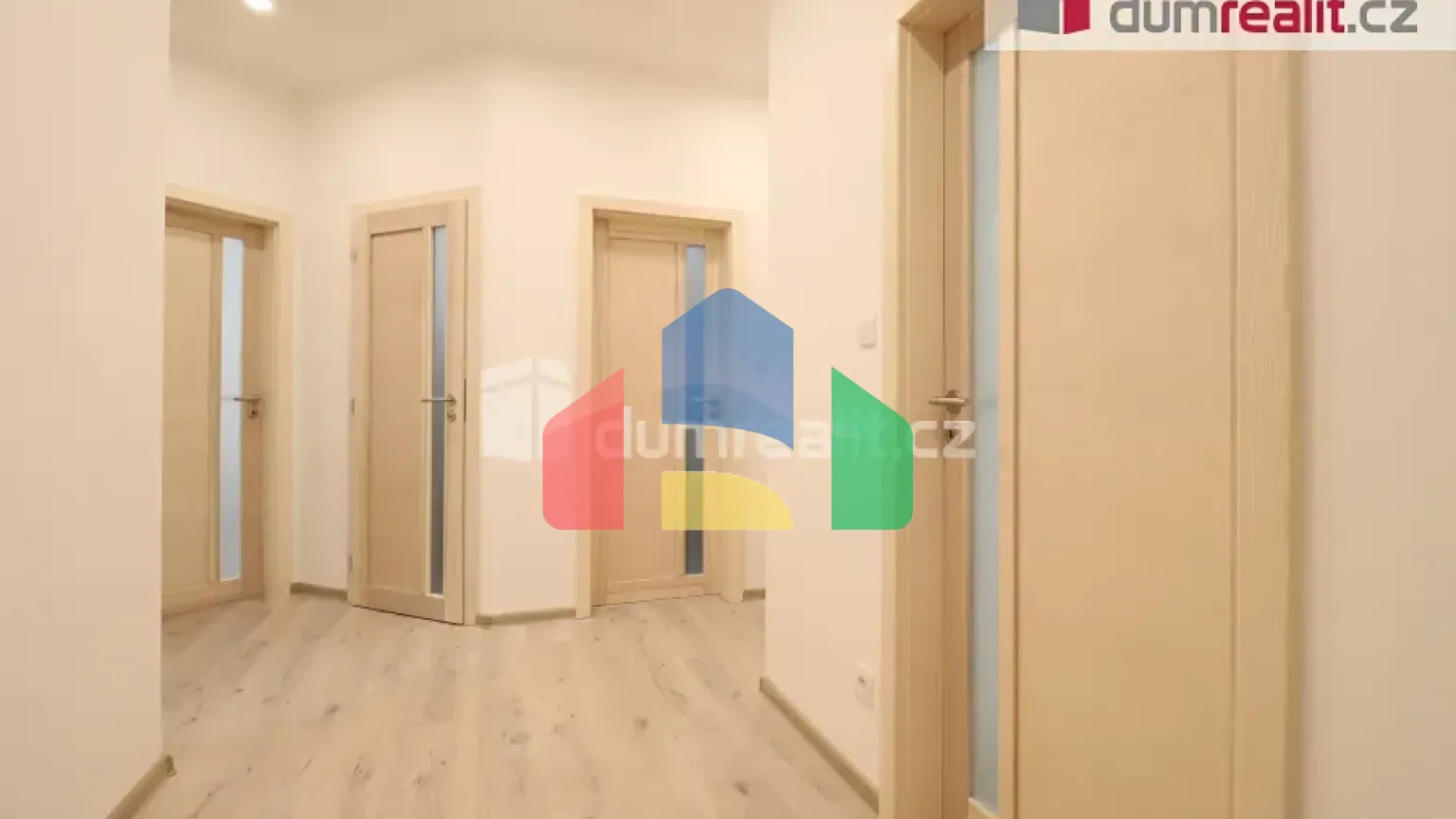 На продажу квартира 3-комн. студия 90 m²