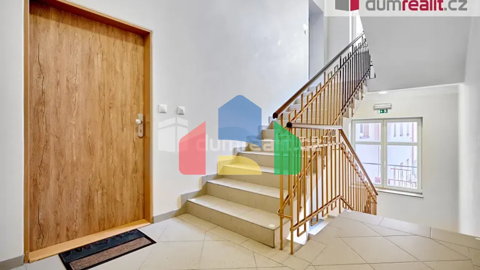 На продажу квартира 3-комн. студия 90 m²