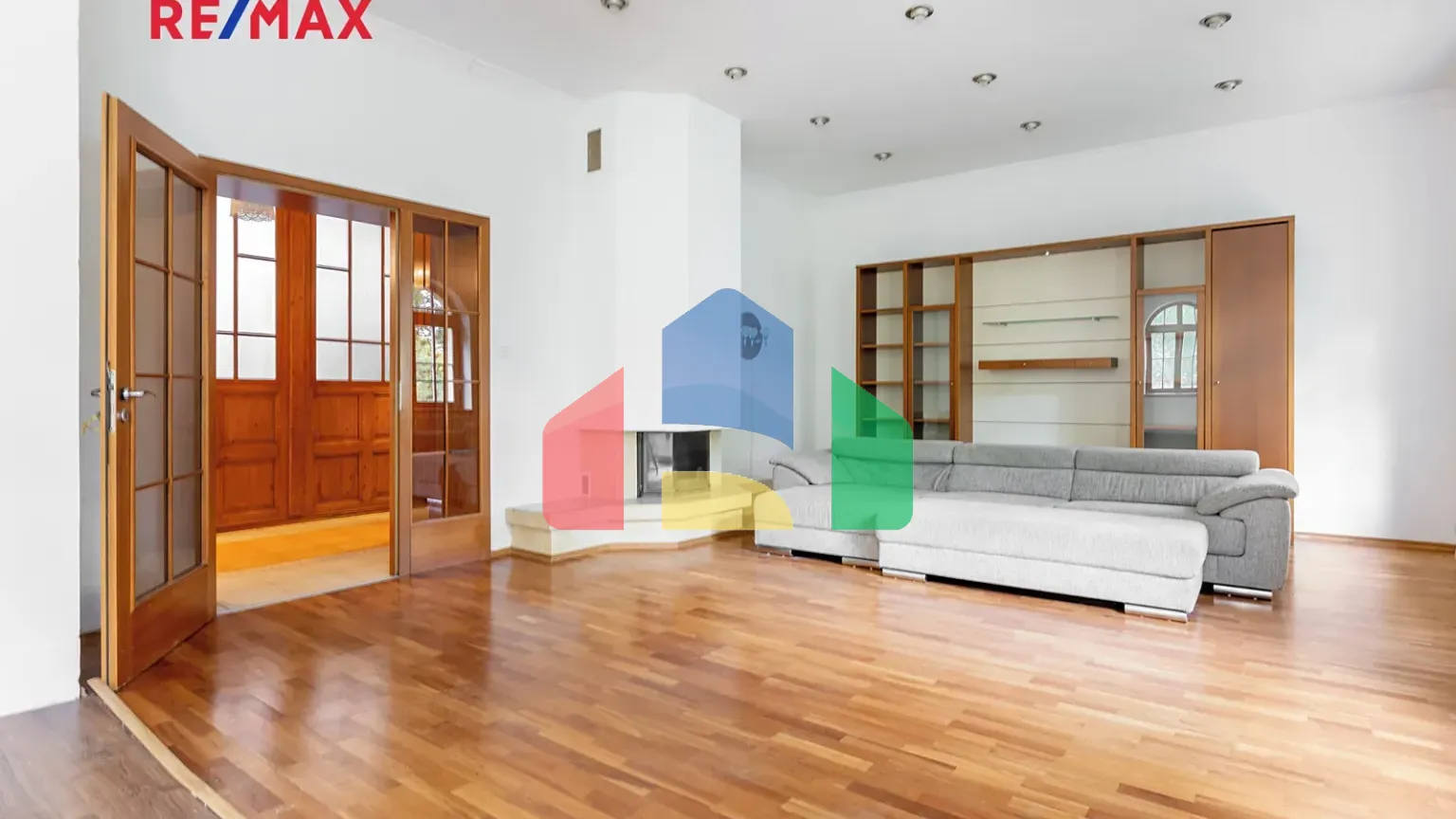 На продажу квартира 3-комн. студия 120 m²