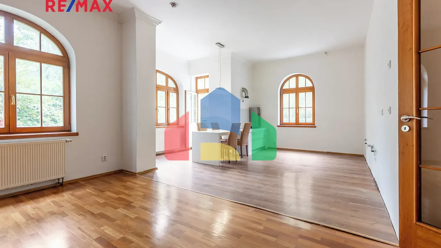 На продажу квартира 3-комн. студия 120 m²