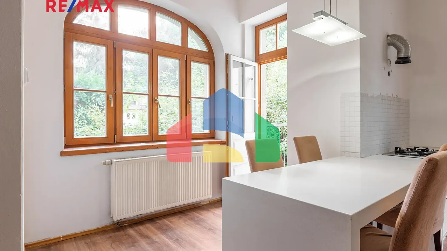 На продажу квартира 3-комн. студия 120 m²