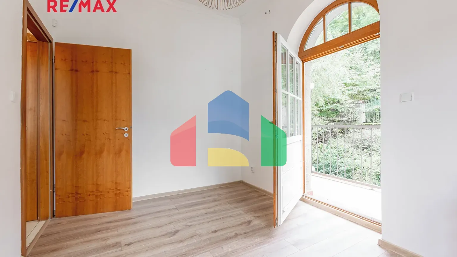 На продажу квартира 3-комн. студия 120 m²