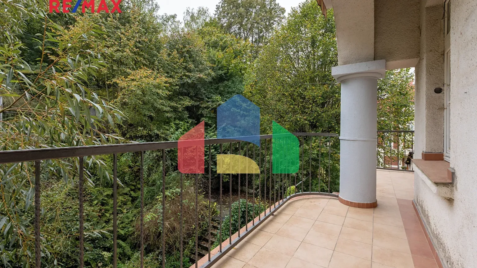 На продажу квартира 3-комн. студия 120 m²