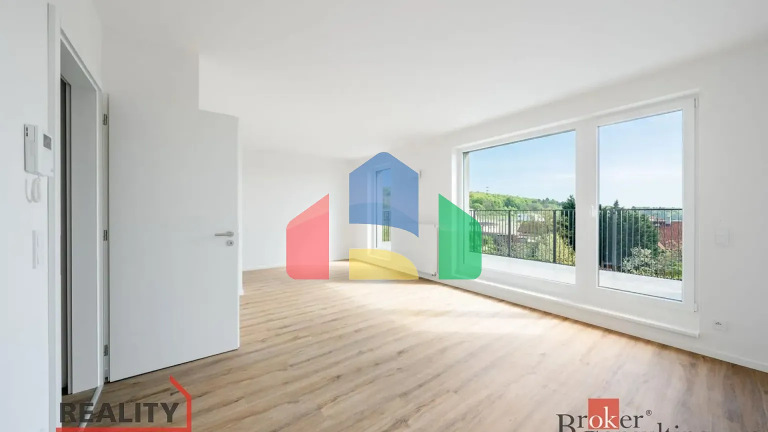 На продажу квартира 3-комн. студия 85 m²