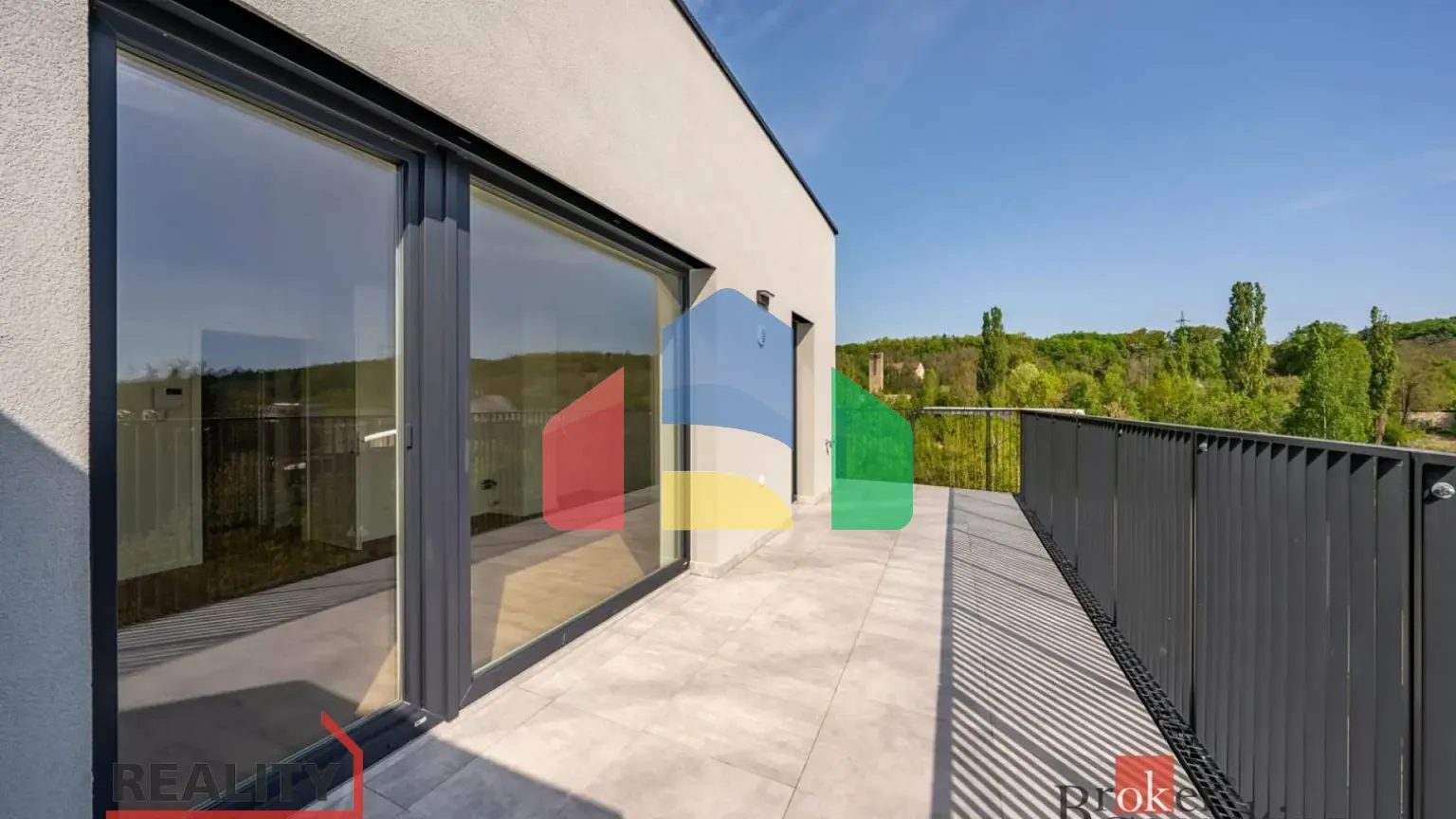 На продажу квартира 3-комн. студия 85 m²