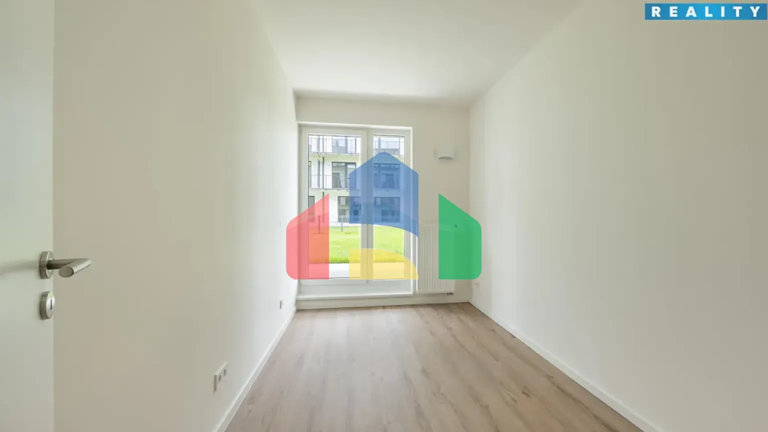 На продажу квартира 4-комн. студия 227 m²