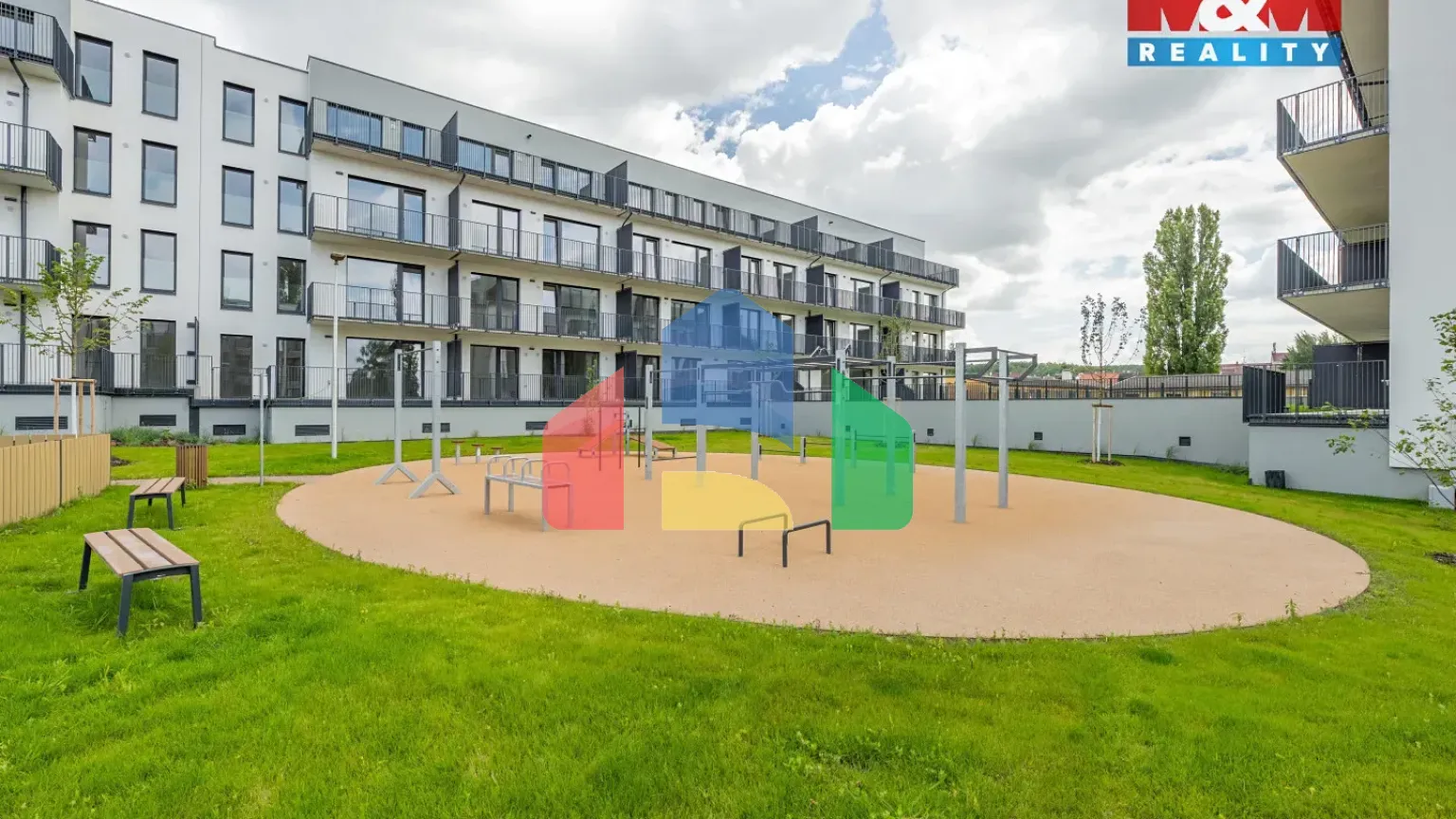 На продажу квартира 4-комн. студия 227 m²