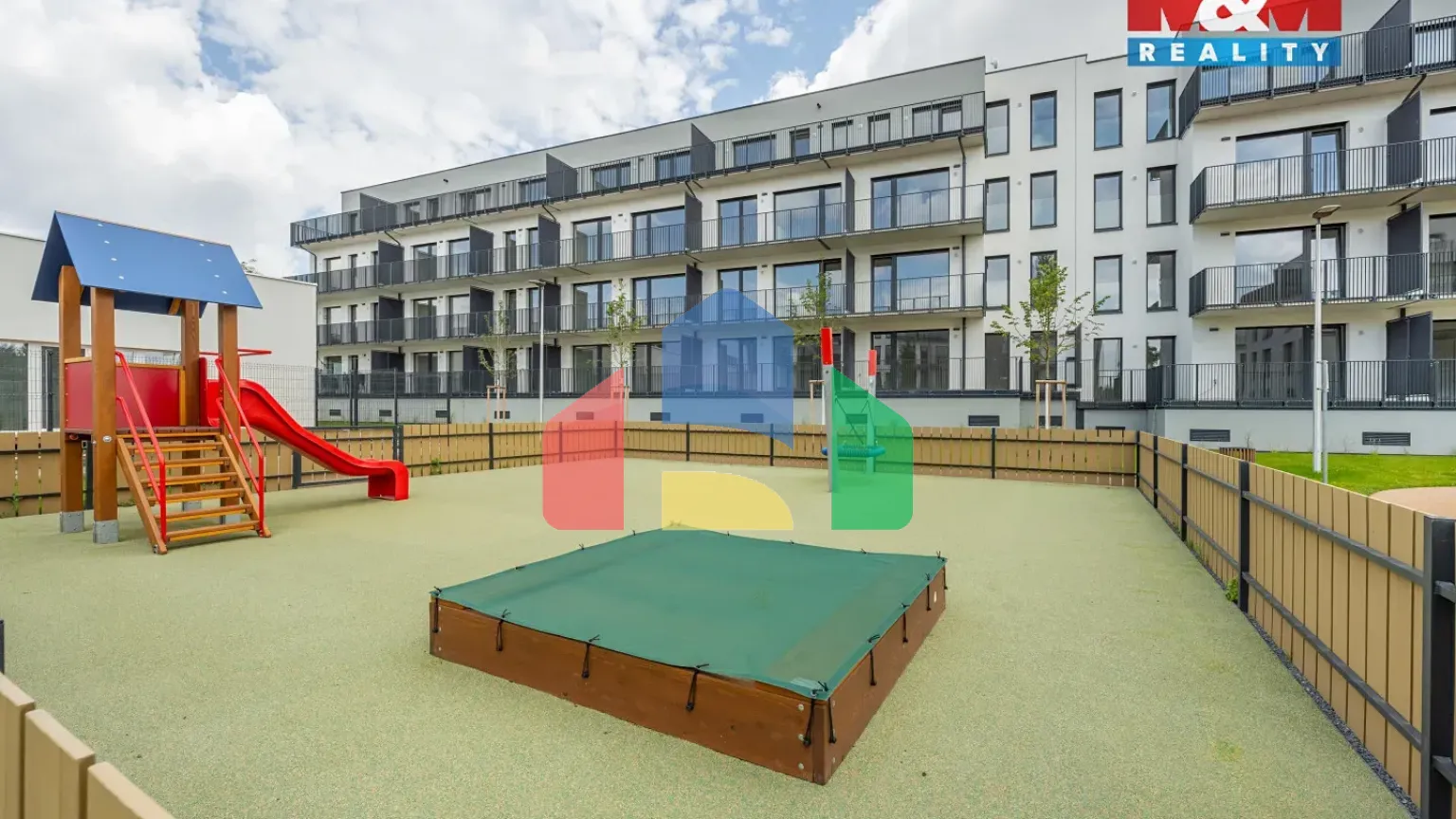 На продажу квартира 4-комн. студия 227 m²