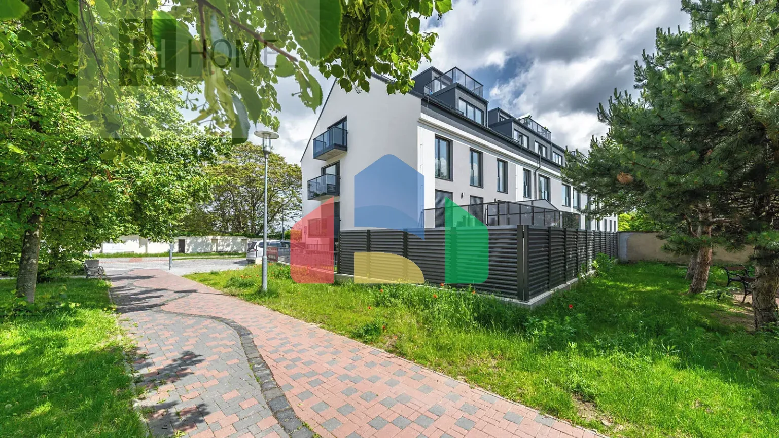 На продажу квартира 4-комн. студия 150 m²