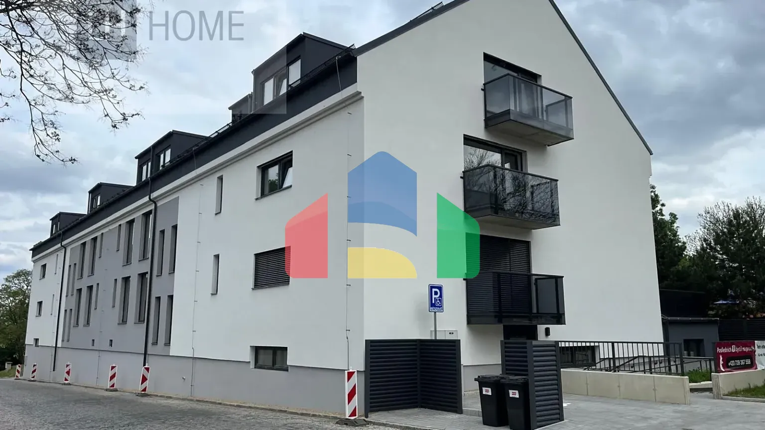 На продажу квартира 4-комн. студия 150 m²