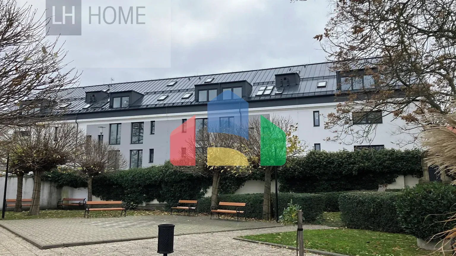 На продажу квартира 4-комн. студия 150 m²