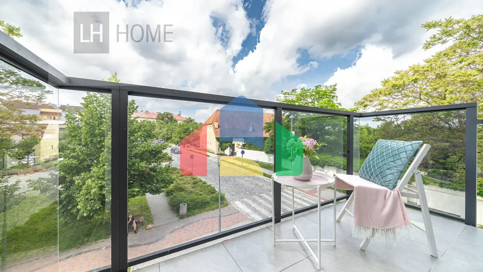 На продажу квартира 4-комн. студия 150 m²