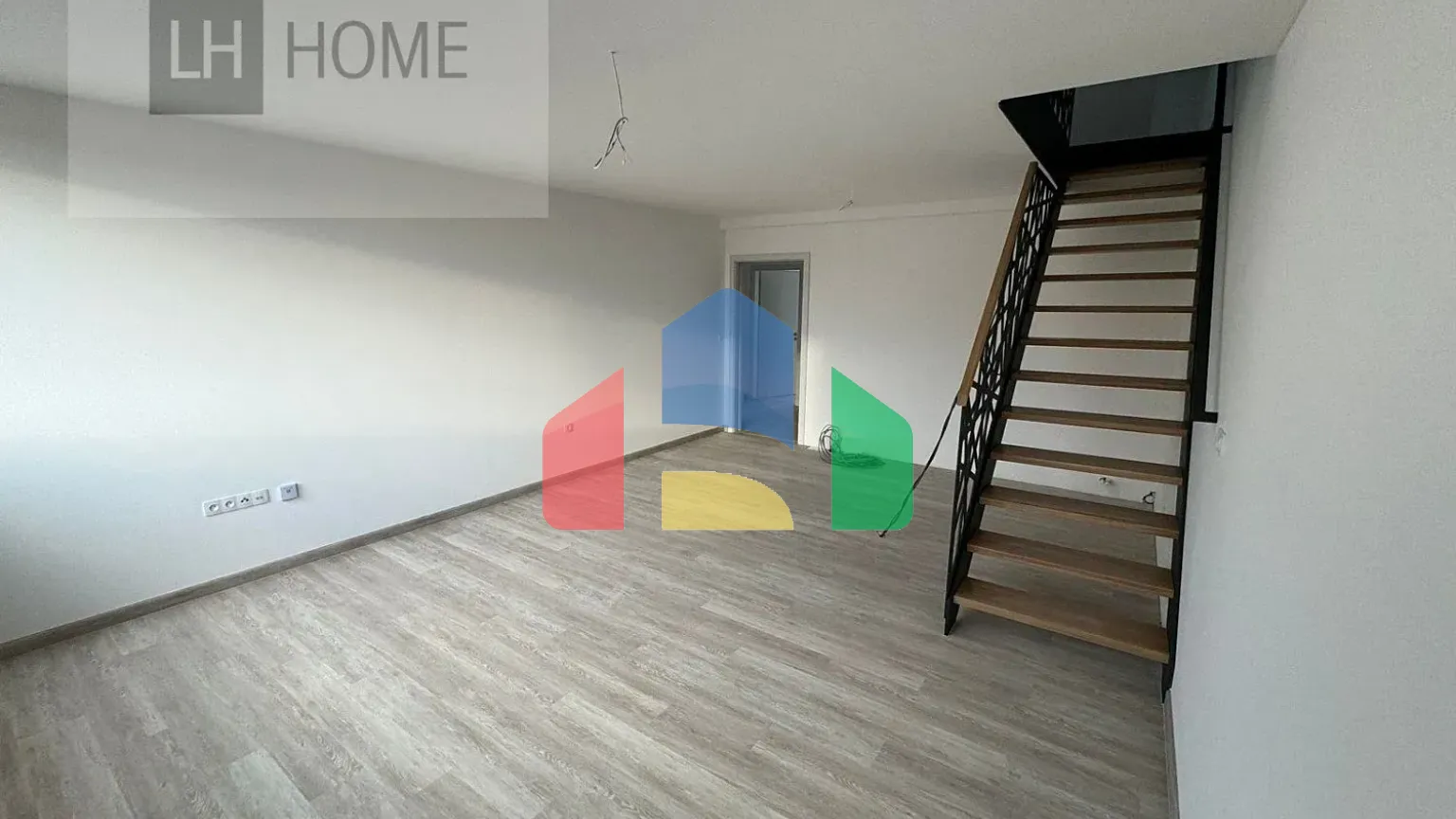 На продажу квартира 4-комн. студия 150 m²