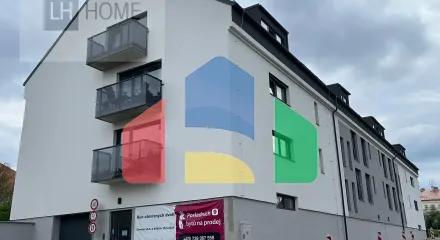 На продажу квартира 4-комн. студия 150 m² На продажу квартира 4-комн. студия 150 m²