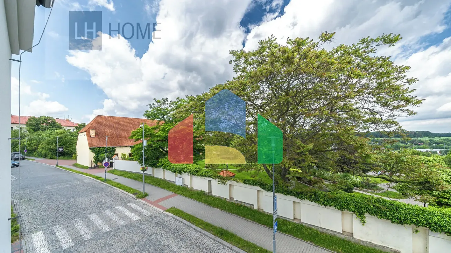 На продажу квартира 4-комн. студия 150 m²