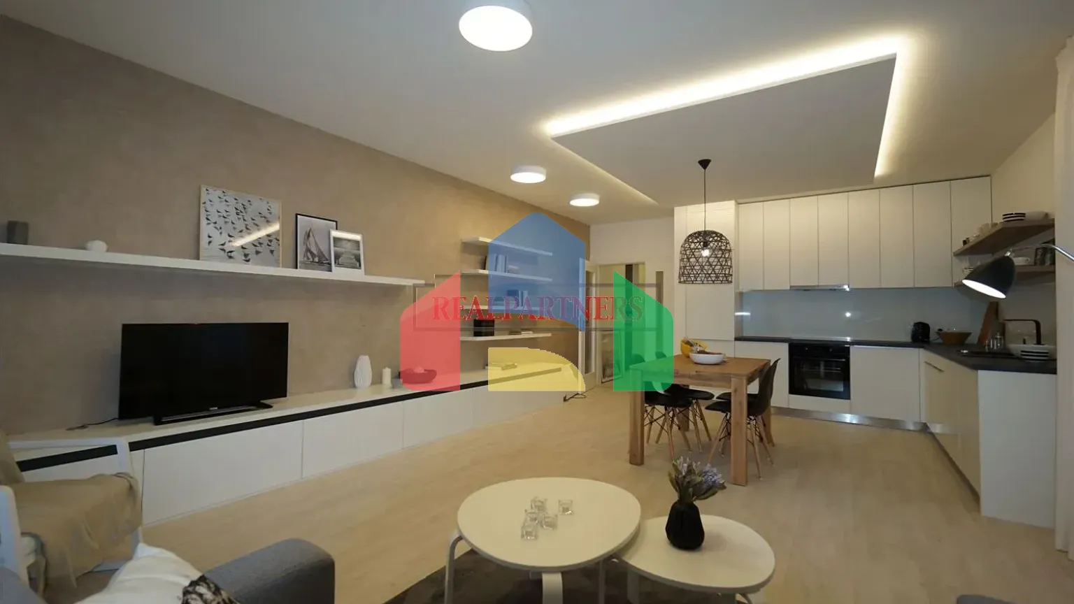 На продажу квартира 3-комн. студия 74 m²