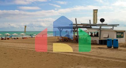 ОТЛИЧНАЯ КВАРТИРА НА ПЕРВОМ ЭТАЖЕ С СОБСТВЕННЫМ УЧАСТКОМ В 100 ШАГАХ ОТ МОРЯ