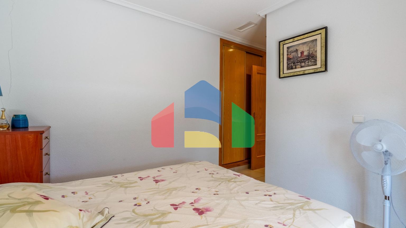 ОТЛИЧНАЯ КВАРТИРА НА ПЕРВОМ ЭТАЖЕ С СОБСТВЕННЫМ УЧАСТКОМ В 100 ШАГАХ ОТ МОРЯ