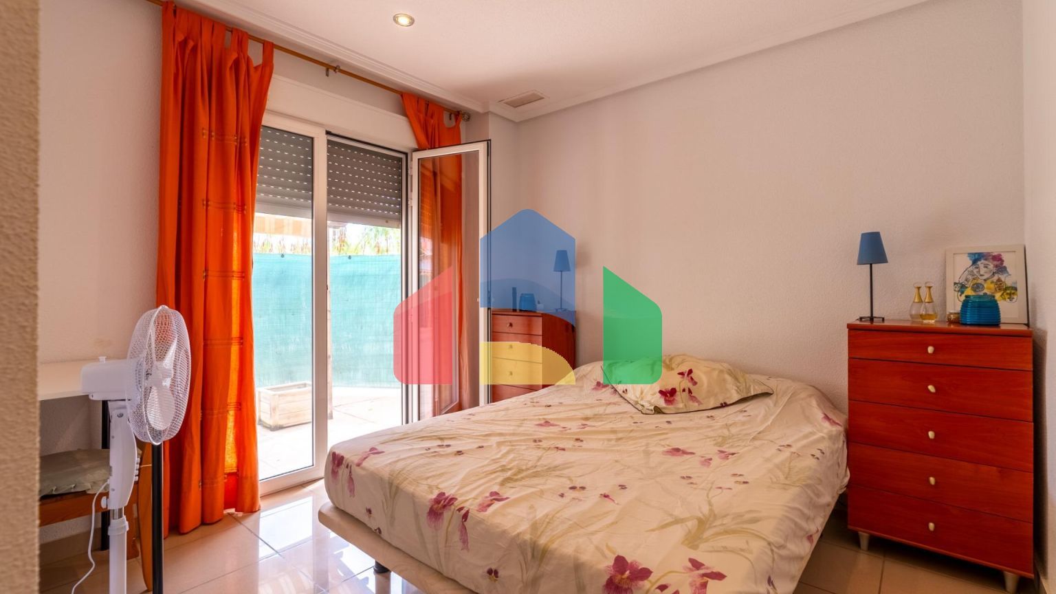 ОТЛИЧНАЯ КВАРТИРА НА ПЕРВОМ ЭТАЖЕ С СОБСТВЕННЫМ УЧАСТКОМ В 100 ШАГАХ ОТ МОРЯ